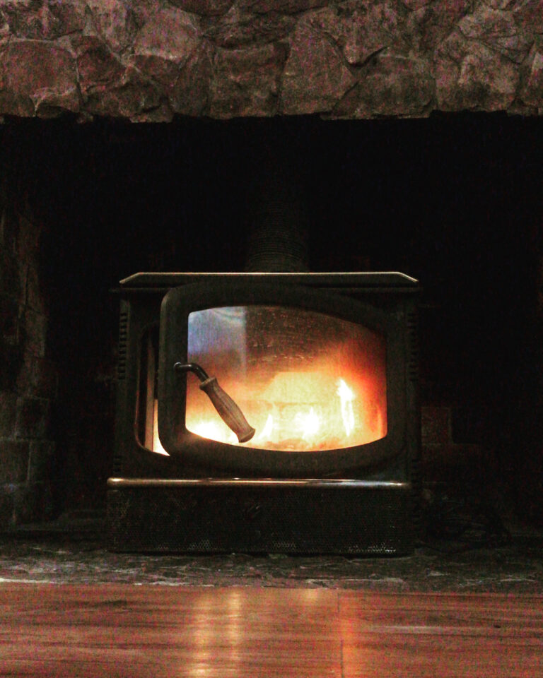 Castillo Landing Cabin Wood Burning Fireplace Oven