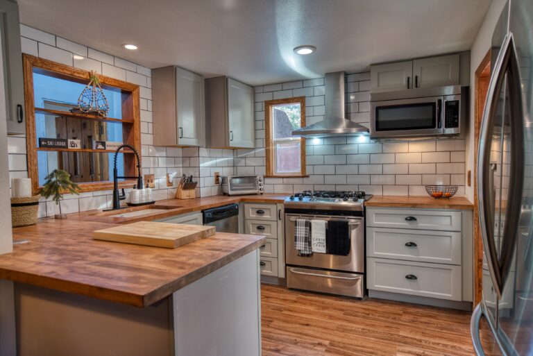 Castillo Landing Cabin Kitchen in Big Bear, California